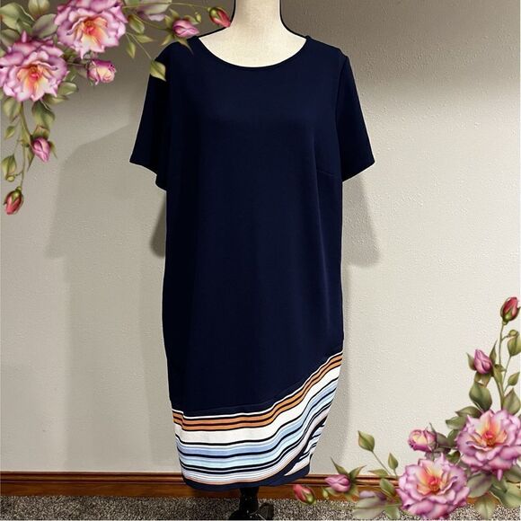 A-line plus size scoop neck short sleeve midi dress - Picture 1 of 11